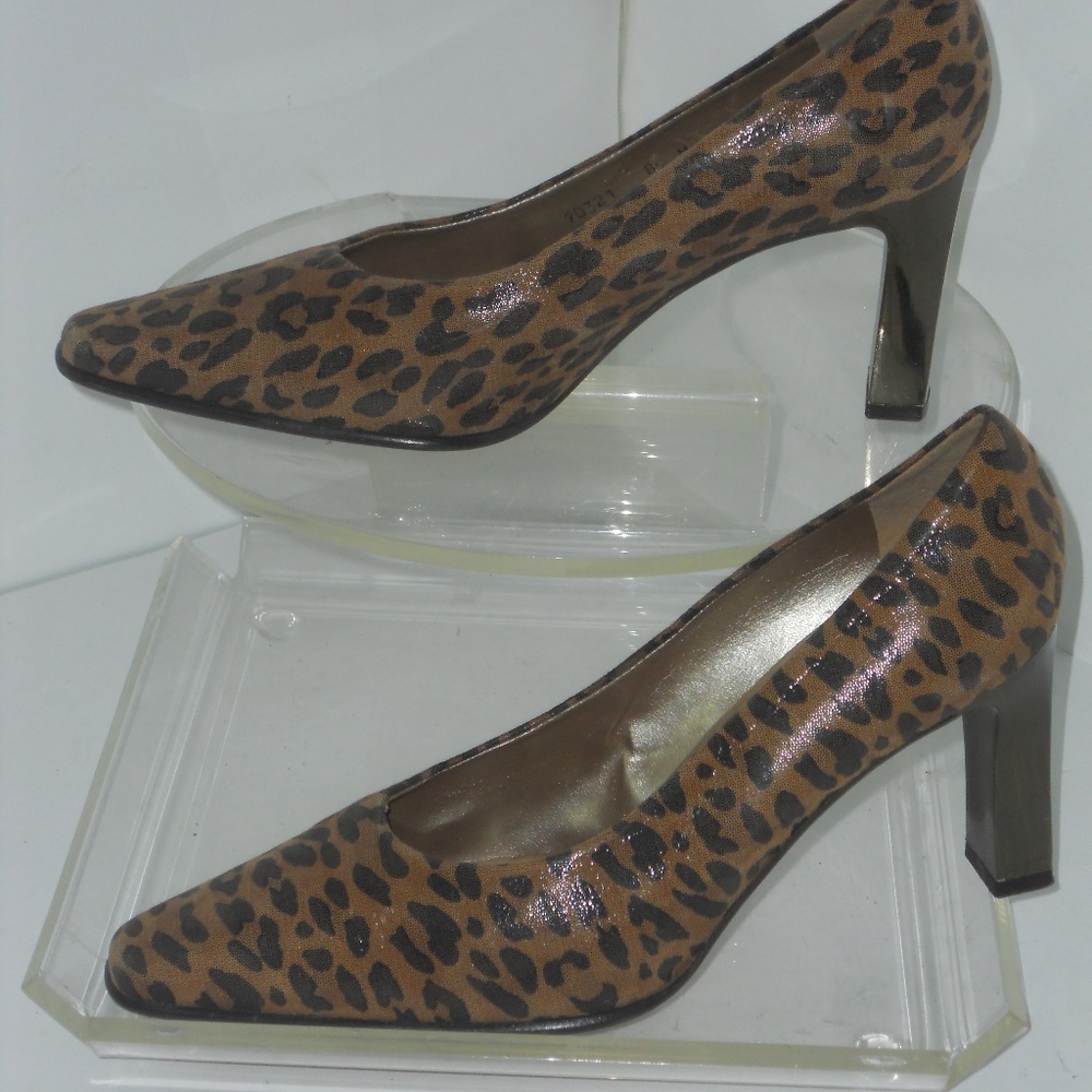 PROXY CLASSIC LEOPARD PRINT PUMPS SIZE 8.5M